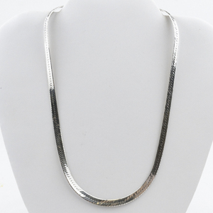 lot 531 image: Classic 18 5mm Sterling Silver Herringbone Necklace.