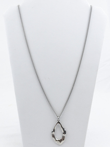 lot 545 image: Hammered Ring Silver Plated Pendant Necklace .