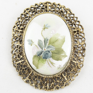 lot 389 image: Hand painted Floral Victorian Gold Tone Base Metal Pin With Pendant.