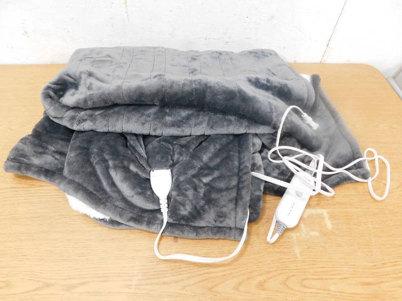 lot 179 image: Heated Throw Blanket