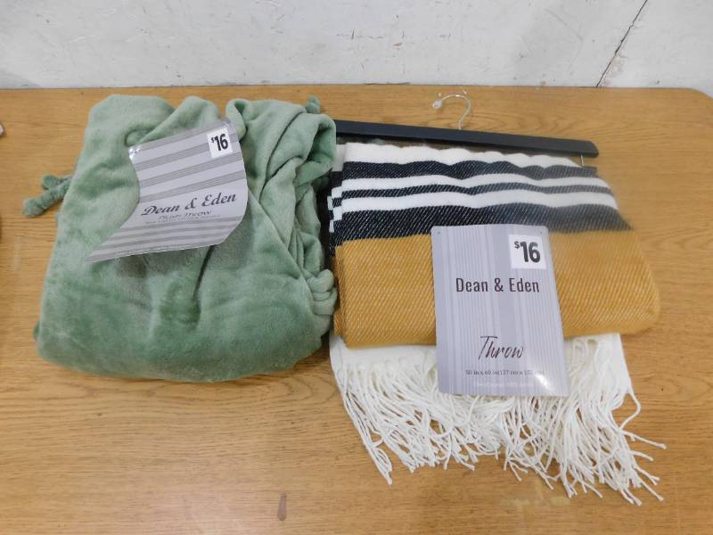 lot 216 image: (2) Throw Blankets