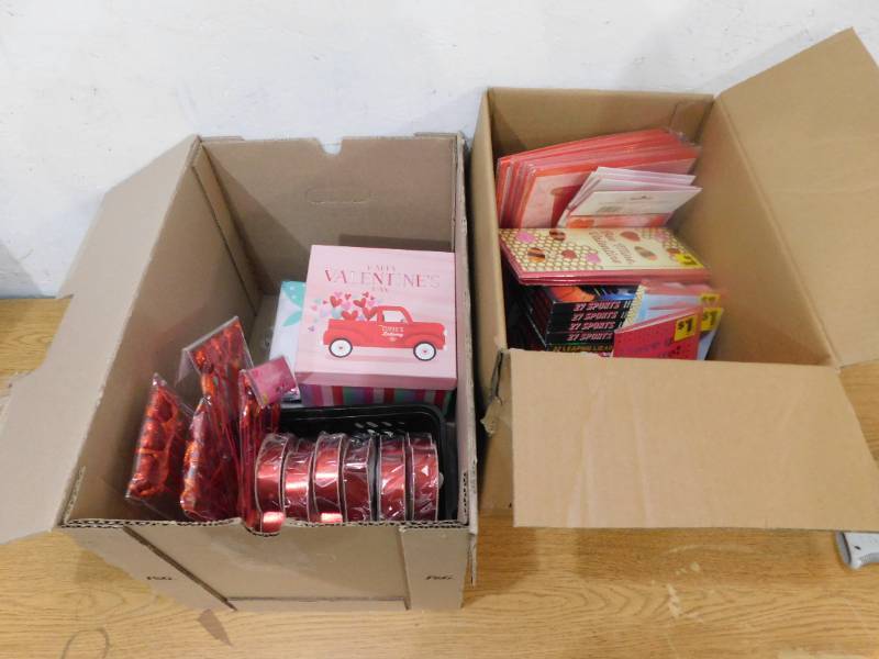 lot 236 image: Assortment of Valentines Day Items