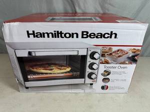 lot 22 image: New Hamilton Beach Toaster Oven