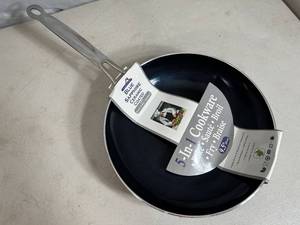 lot 28 image: New 9.5 inch Ceramic Coated Aluminum Frying Pan