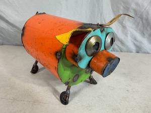 lot 29 image: New Recycled Metal Pig