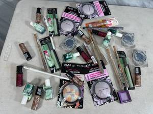 lot 46 image: Assorted New Makeup