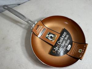 lot 64 image: New 9.5 inch Ceramic Copper Coated Aluminum Frying Pan