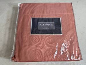 lot 71 image: New Baroque Luxury Queen Size Sheet Set