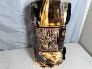lot 75 image: New Oak Trail Wildlife Deer Throw Blanket