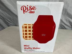 lot 90 image: New Rise  Dash Mini Waffle Maker