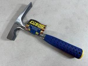 lot 97 image: New Estwing 20 oz Bricklayers Hammer
