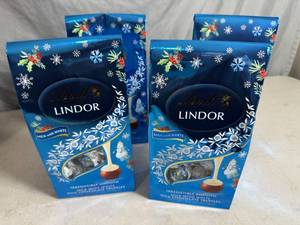 lot 107 image: 4 New Bags of Lindt Lindor Milk with White Chocolate Truffles