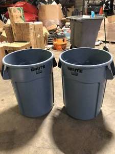 lot 41 image: Lot of Rubbermaid Commercial Products BRUTE 44 Gal. Grey Vented Plastic Outdoor Trash Can ( Tops Not Included)   Customer Returns See Pictures
