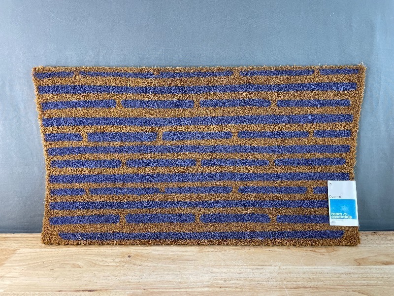 lot 40 image: Brand New Room Essentials 16 x 28 Doormat N