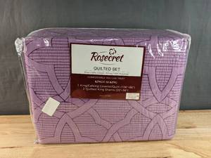 lot 86 image: Rosecret Quilt Set - King Quilt and 2 Quilted King Shams B