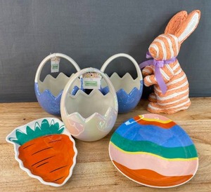 lot 358 image: Brand New Easter Decorative Bunny, 3 Cracked Egg Baskets, Egg Plate and Carrot Plate N
