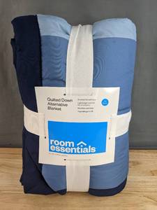 lot 348 image: Brand New Room Essentials Quilted Down Alternative Blanket Size FullQueen N