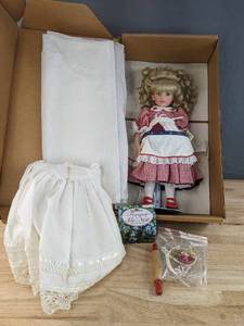 lot 107 image: New Pittsburgh Originals Mothers Love Doll by Chris Miller with COA B