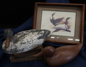 lot 4 image: VINTAGE DUCK DECOY AND CERAMIC DUCK WITH BEAUTIFUL MALLARD PRINT
