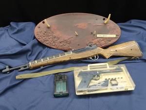 lot 18 image: VINTAGE JOHNNY EAGLE LIEUTENANT M-14 TOY RIFLE AND PISTOL