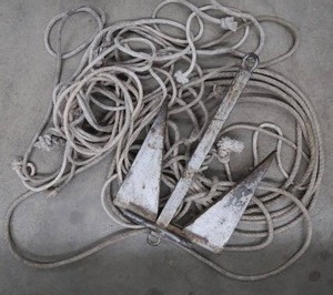 lot 26 image: 14LB BOAT ANCHOR WITH BONUS ROPE