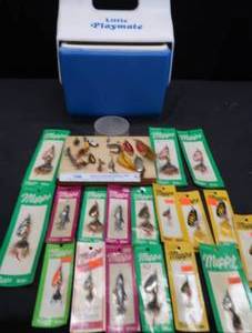 lot 58 image: LITTLE PLAYMATE COOLER BY IGLOO FILLED WITH MEPPS FISHING LURES VINTAGE AND NEW