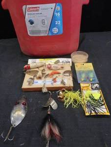 lot 59 image: COLEMAN WHEELED COOLER FILLED WITH VINTAGE FISHING LURES