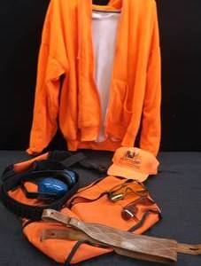 lot 63 image: HUNTERS LOT  GAP SHOULDER  SLING  BONUS AMMO BELT