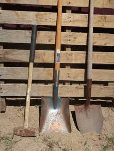lot 89 image: SHOVELS & SLEDGE HAMMER