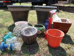 lot 101 image: FLOWER POTS