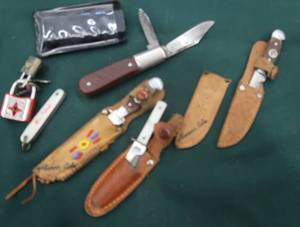lot 116 image: VINTAGE MINI  KNIVES PLUS STONE  LOCKS