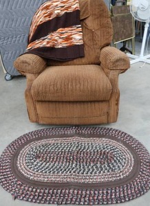 lot 122 image: LA-Z-BOY RECLINER  THROW  RUG