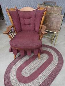 lot 126 image: ROCKING CHAIR, RUG, AND TV TRAYS