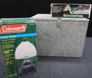 lot 132 image: GALVANIZED BOX WITH HINDGED LID, COLEMAN TABLE LAMP, AND FOOT PUMP