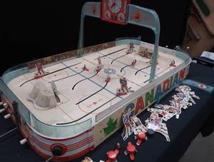 lot 134 image: 1961 MUNRO CANDIAN HOCKEY GAME