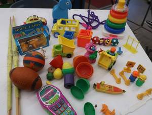 lot 163 image: MISC VINTAGE TOYS AND KITES