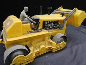 lot 167 image: VINTAGE 1960S MARX A POWER GIANT BULLDOZER