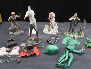 lot 169 image: AURORA PLASTICS MONSTER MODELS