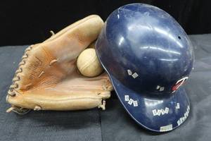 lot 171 image: VINTAGE FRANKLIN BASEBALL GLOVE  TWINS CATCHING HELMUT AND BONUS BALL