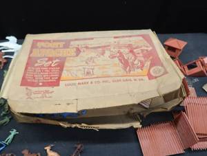 lot 138 image: FORT APACHE PLAY SET AND BONUS CIVIL WAR GUYS