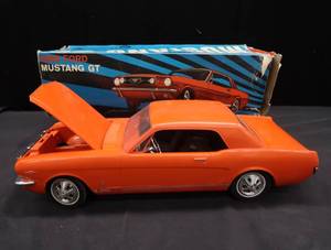 lot 139 image: 1966 FORD MUSTANG MOTORIZED MODEL CAR BY AMF WEN-MAC