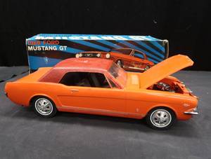 lot 143 image: 1966 FORD MUSTANG MOTORIZED MODEL CAR BY AMF WEN-MAC