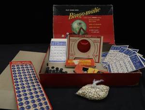 lot 145 image: VINTAGE 1954 TRANSOGRAM BINGO-MATIC GAME 3173-298