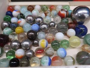 lot 156 image: VINTAGE MARBLES