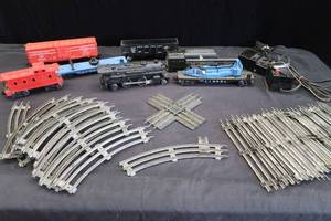 VINTAGE LIONEL TRAIN SET