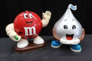 lot 199 image: COLLECTABLE CANDY DISPENSERS