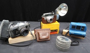 lot 204 image: 3 VINTAGE CAMERAS