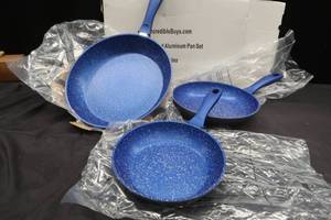 lot 213 image: 3 FORGED ALUMINUM PAN SET BRAND NEW