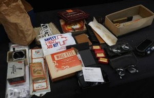 lot 228 image: HUGE LOT OF COLLECTABLE VINTAGE ITEMS