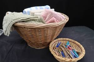lot 237 image: WICKER CLOTHES BASKET FILLED WITH NEWER TOWELS IN VERY GOOD CONDITION